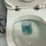 Dlaczego warto wsypać sodę oczyszczoną do muszli klozetowej na noc: chemiczny atak na zatory i płytkę nazębną? dlaczego-warto-wsypac-sode-oczyszczona-do-muszli-klozetowej-na-noc.jpg